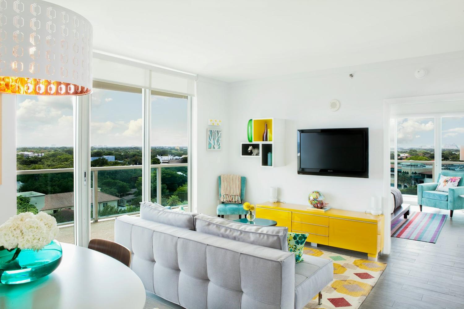 Bright Two-Bedroom on Harbor Street, photo 1